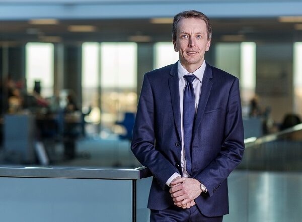 Demant adquiere Kind Group por 700 millones de euros