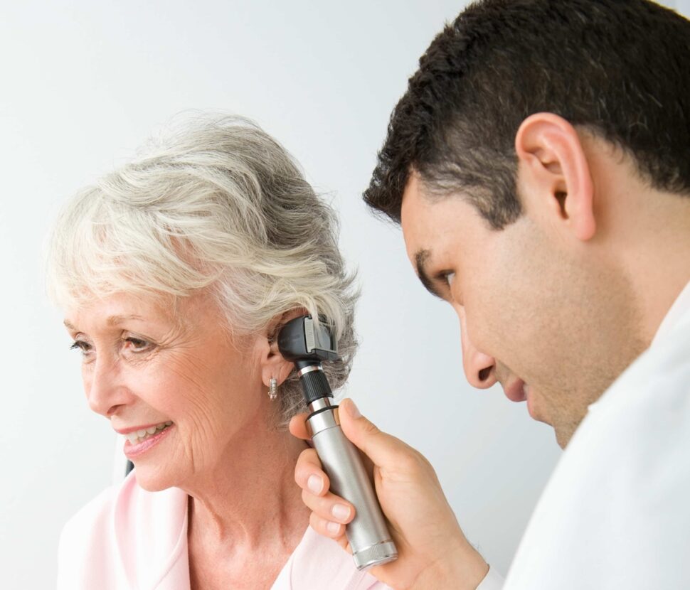 Desconocimiento, costes y estigma: así afectan las barreras a la salud auditiva en España