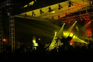 Aural alerta sobre la importancia de cuidar la salud auditiva en los festivales de verano