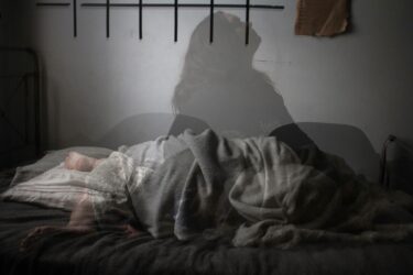 El insomnio crónico afecta al 14% de la población adulta en España y el 43,3% presenta síntomas relacionados, lo que provoca un impacto directo en la salud física y mental.