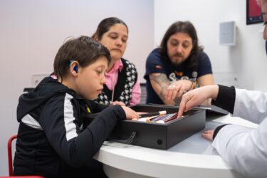 GAES Junior celebra el Día de la Infancia con una campaña nacional que impulsa prevención, detección temprana y salud auditiva infantil.